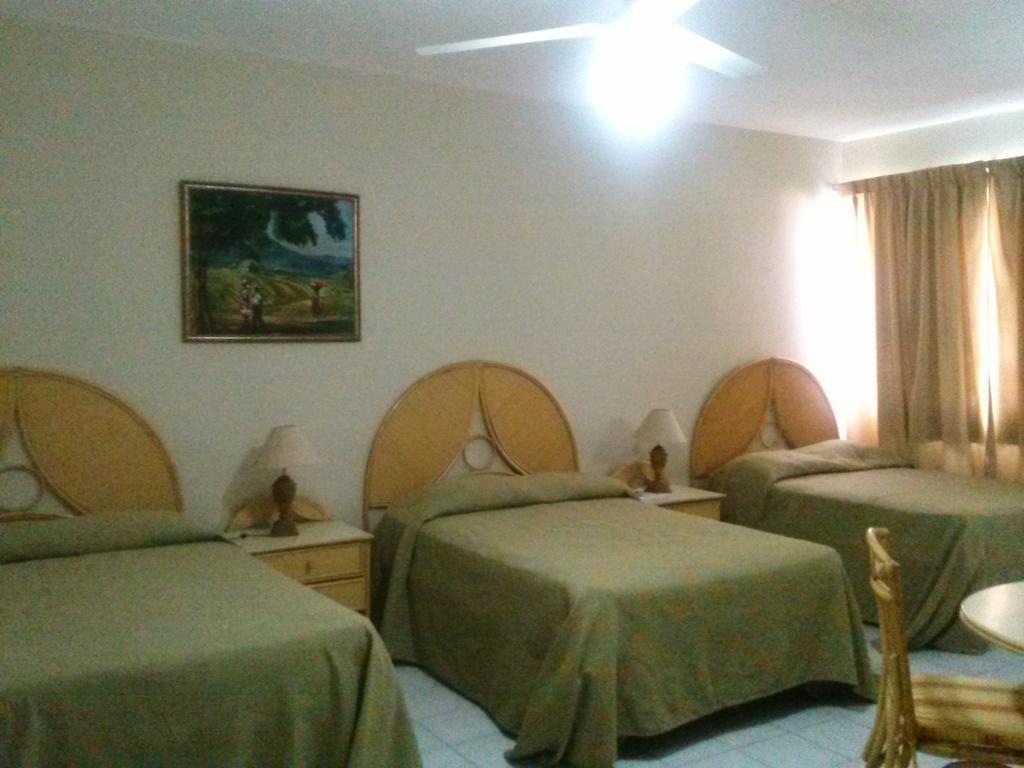 Apartahotel Jardines Metropolitanos Сантьяго-де-лос-Кабальерос Номер фото