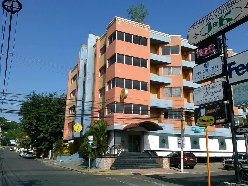 Apartahotel Jardines Metropolitanos Сантьяго-де-лос-Кабальерос Экстерьер фото